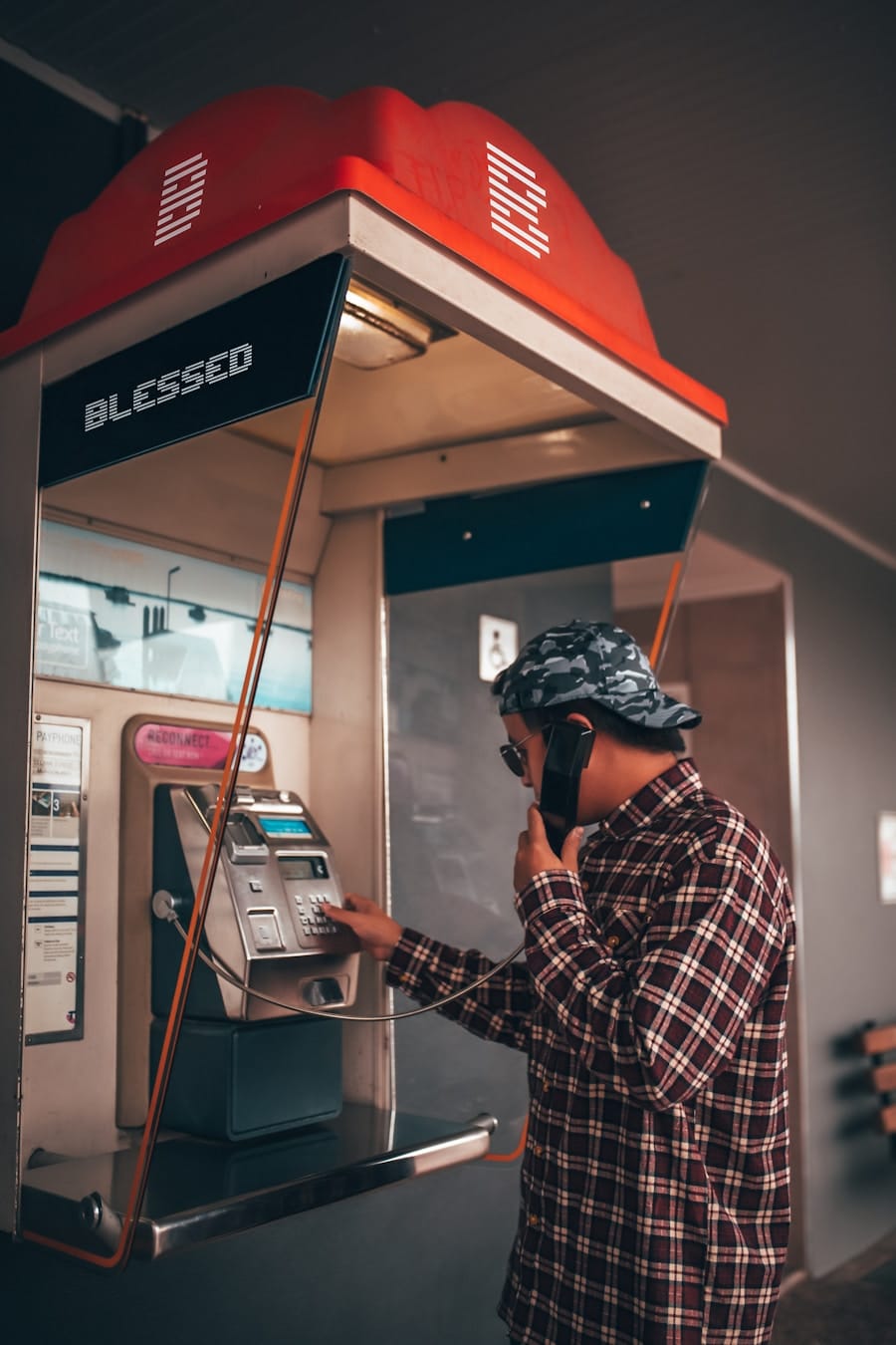 Photo "How AI and Virtual Reality Are Enhancing Employee Training Simulations"