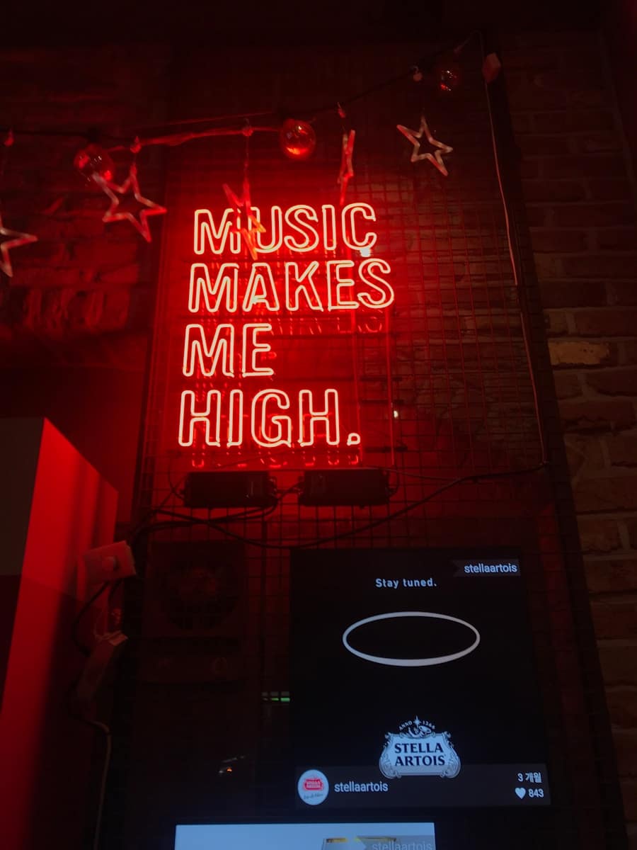 Photo "The Future of AI-Powered Adaptive Music in Interactive Entertainment"