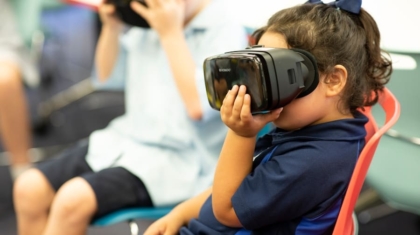 Photo How VR Facilitates Immersive Language Learning Experiences