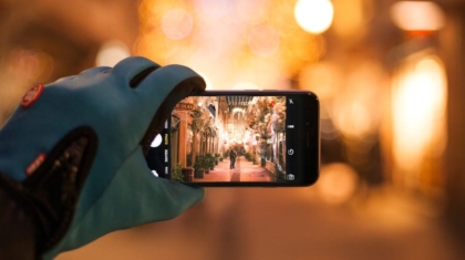 Photo "The Future of AR in Enhancing Real-Time Travel Experiences"