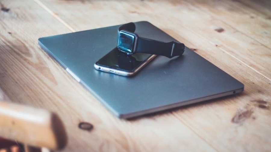 Photo "How Wearable Tech Reduces Sedentary Behavior in Workspaces"