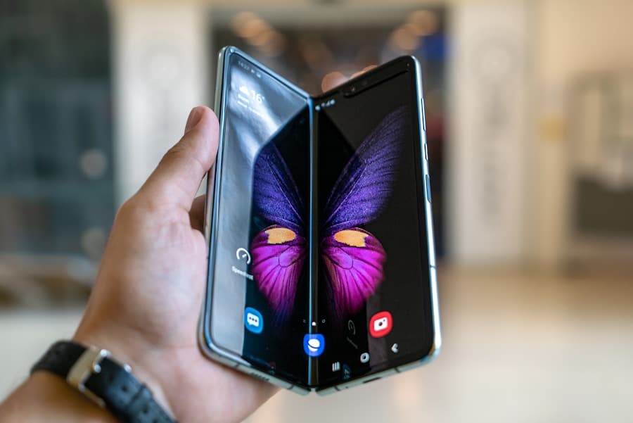 Photo "Hands-On Review of the Latest Foldable Smartphone"