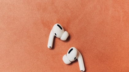 Photo "How Smart Hearing Aids Are Becoming Connected Health Devices"