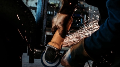 Photo "How Smart Bracelets Are Preventing Workplace Injuries in Industrial Settings"