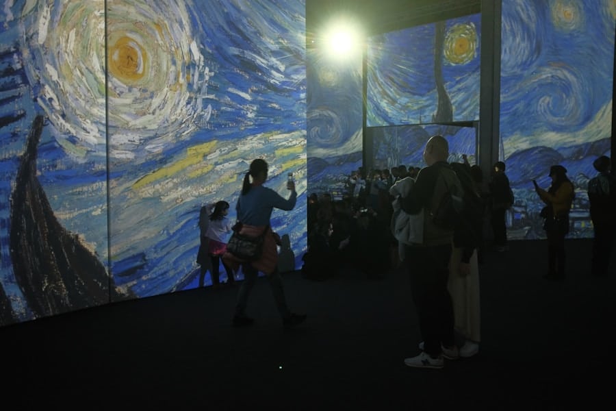 Photo "How Artists Are Monetizing Virtual Galleries and Performances"