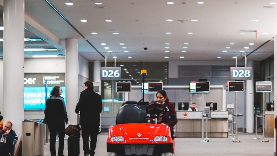 Photo The Future of Mobile Robots in Airport and Transport Hubs