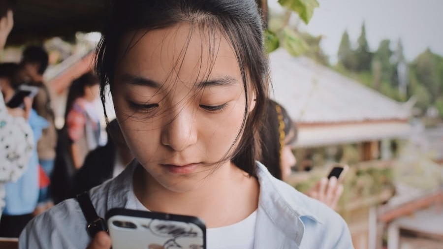 Photo "Comparing the Top AI-Powered Language Learning Apps"