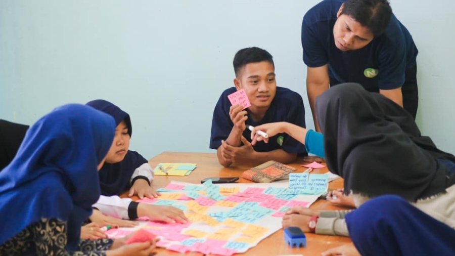Photo Classroom game