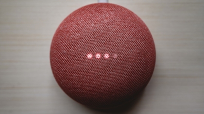 Photo Voice-controlled speaker