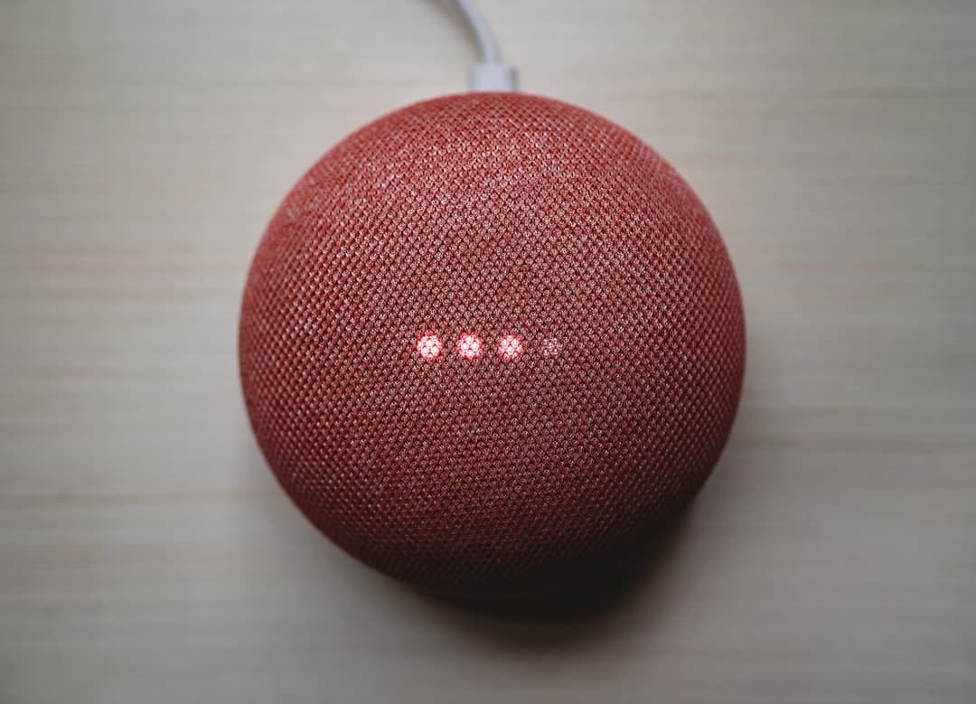 Photo Voice-controlled speaker