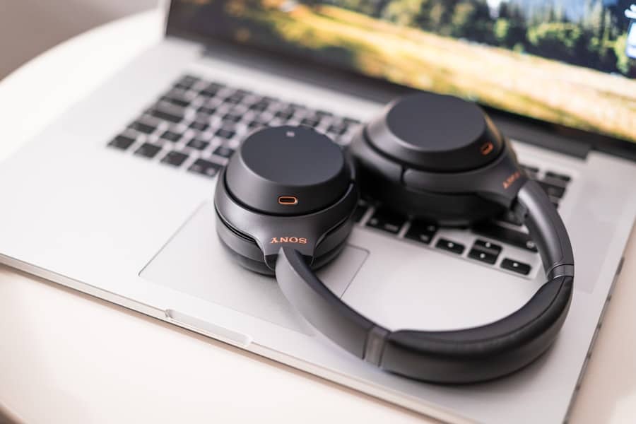 Photo Noise-Cancelling Headphones