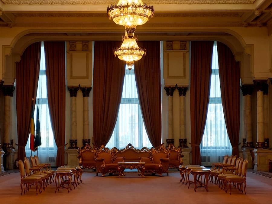 Photo VR Debate Rooms