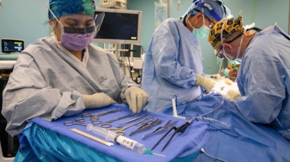 Photo Healthcare Providers Using 5G for Surgery