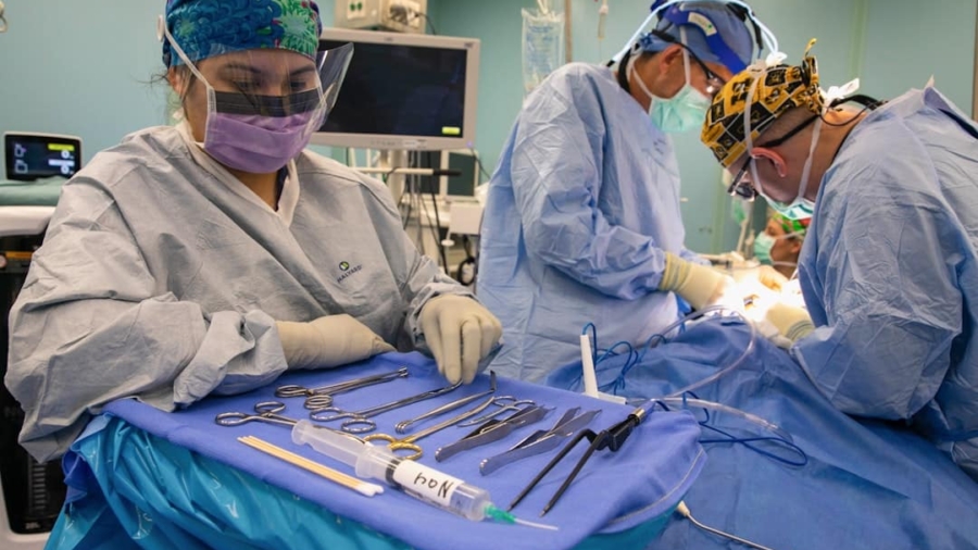 Photo Healthcare Providers Using 5G for Surgery