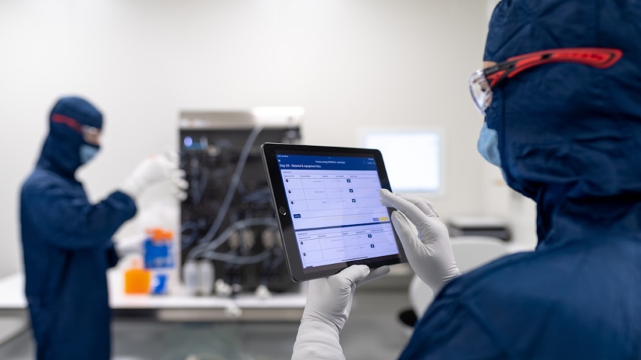 Photo Emerging Tech Accelerates Biomedical Discoveries