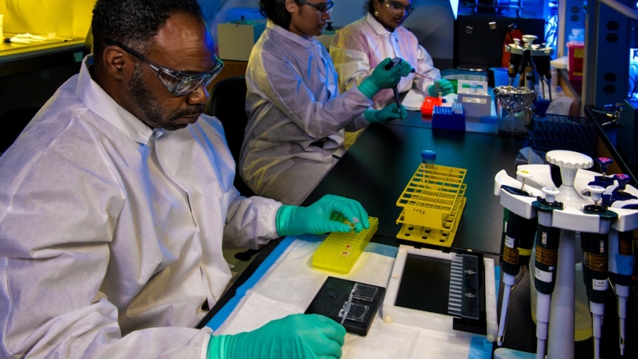 Photo Emerging Tech Accelerates Biomedical Discoveries