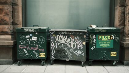 Photo Planned Obsolescence vs Sustainable Design