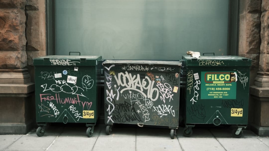 Photo Planned Obsolescence vs Sustainable Design