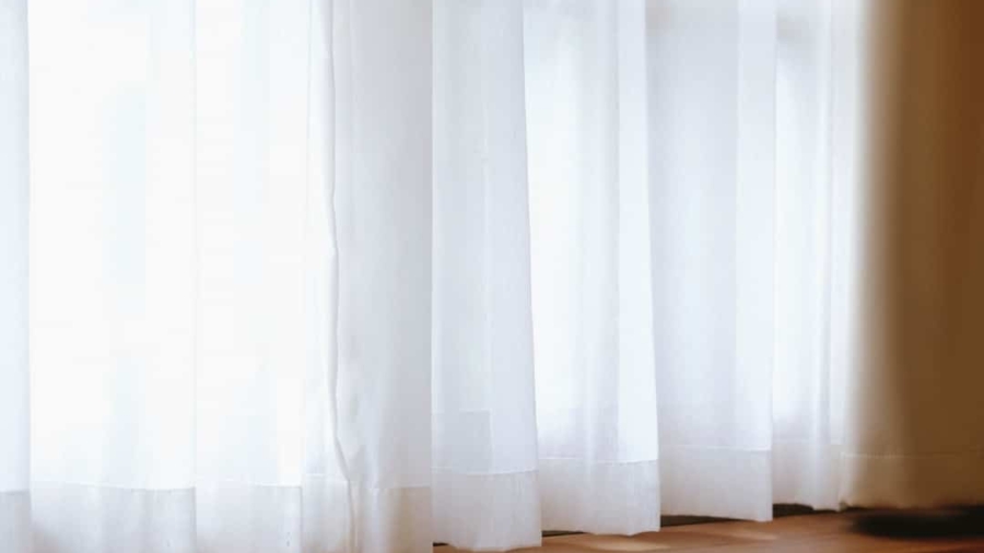 Photo Smart Curtains vs Smart Blinds