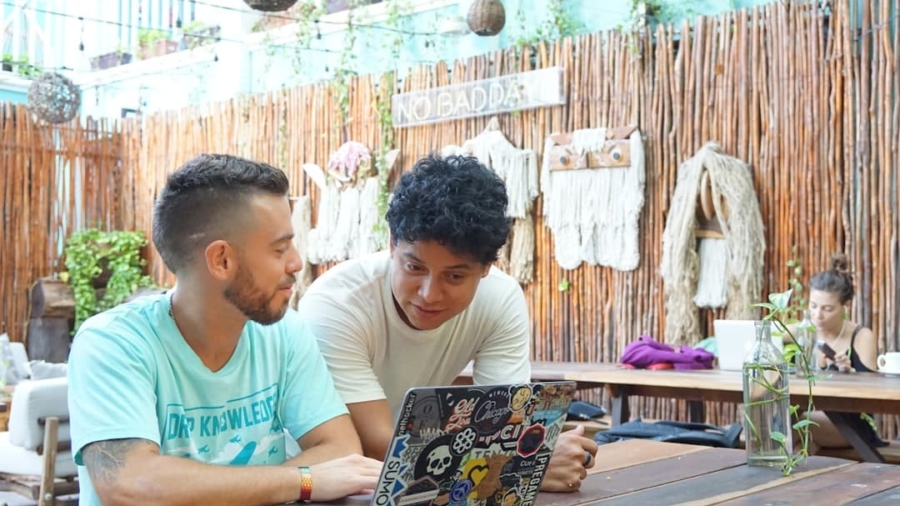Photo Peer-to-Peer Learning Platforms