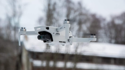 Photo Drones for Crowd Monitoring
