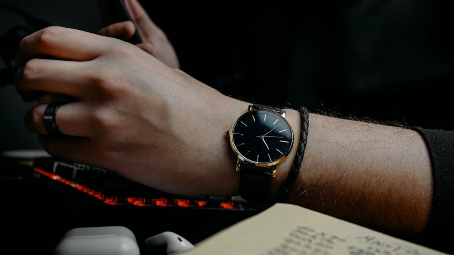 Photo Smart Rings vs Smartwatches