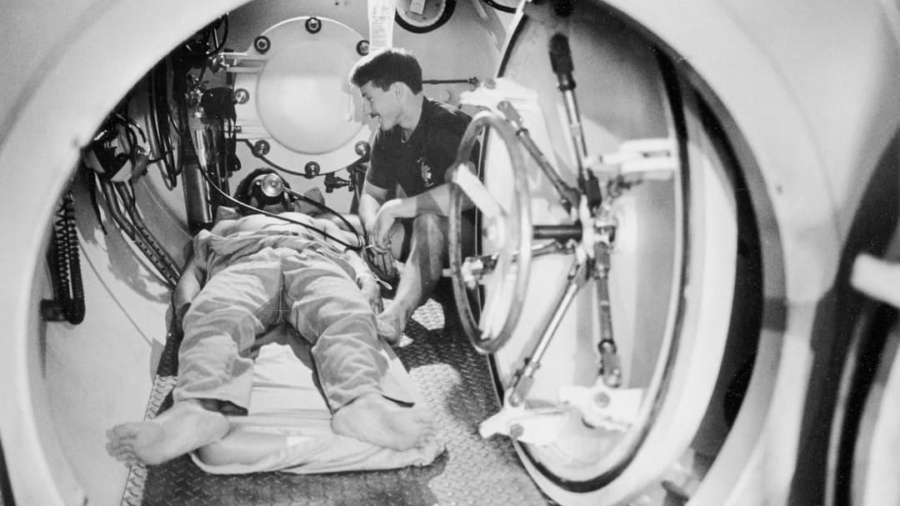 Photo Underwater Exploration Tech