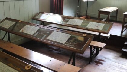 Photo AR for Interactive History Lessons