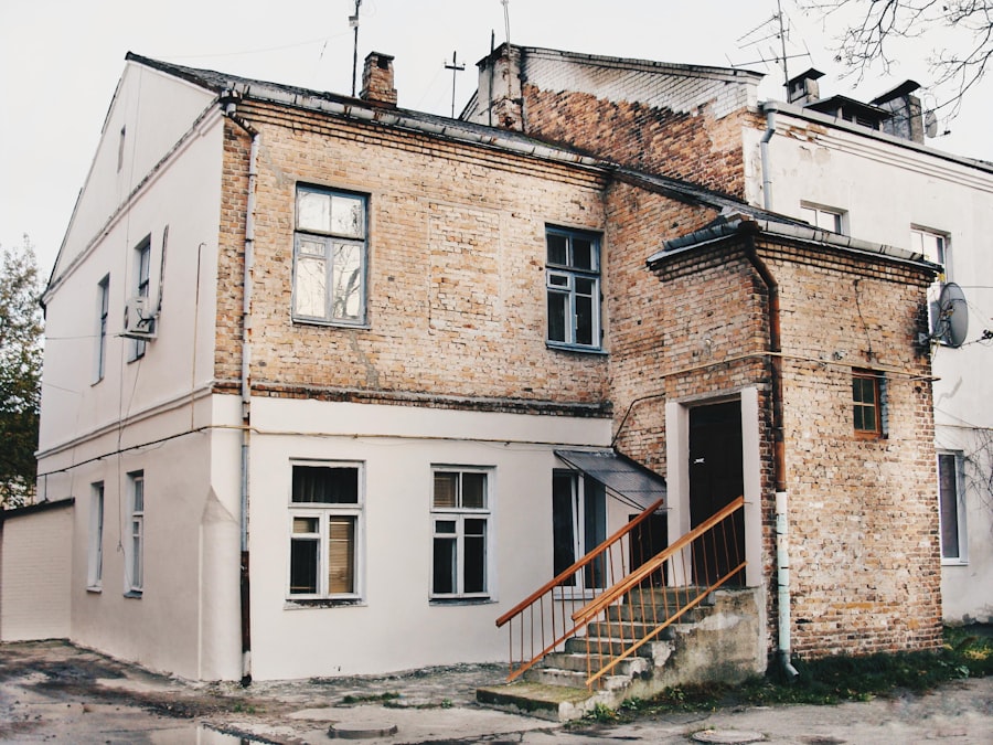 Retrofitting Older Homes with Modern IoT Infrastructure 3 Retrofitting Older Homes