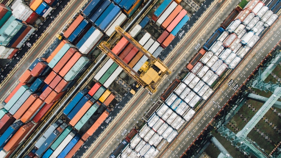 Photo E-commerce Supply Chains