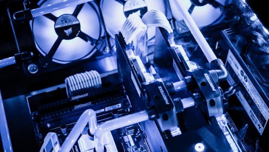 Photo Submersion Cooling Tech