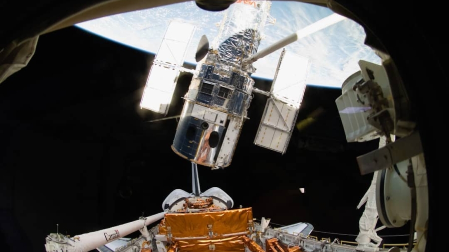 Photo Satellite Refueling