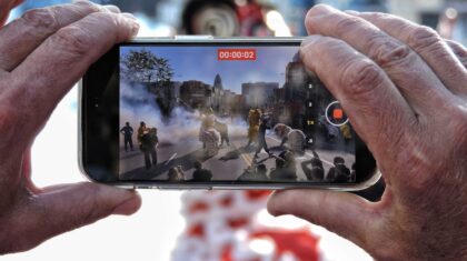 Photo Smartphone-Based Motion Capture