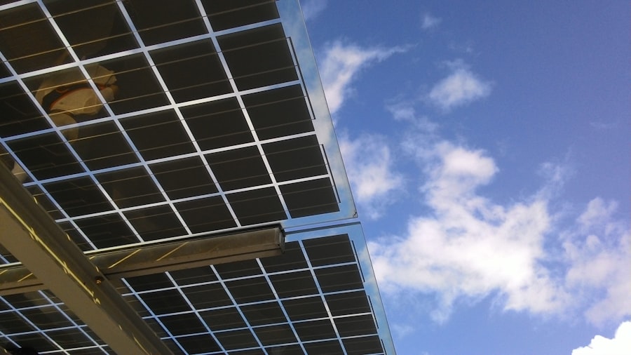 Photo Perovskite-Silicon Tandem Solar Cells