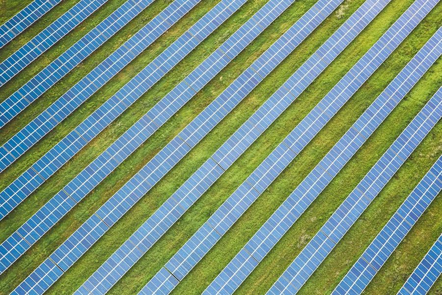 Perovskite-Silicon Tandem Solar Cells: Boosting Photovoltaic Efficiency 1 Perovskite-Silicon Tandem Solar Cells