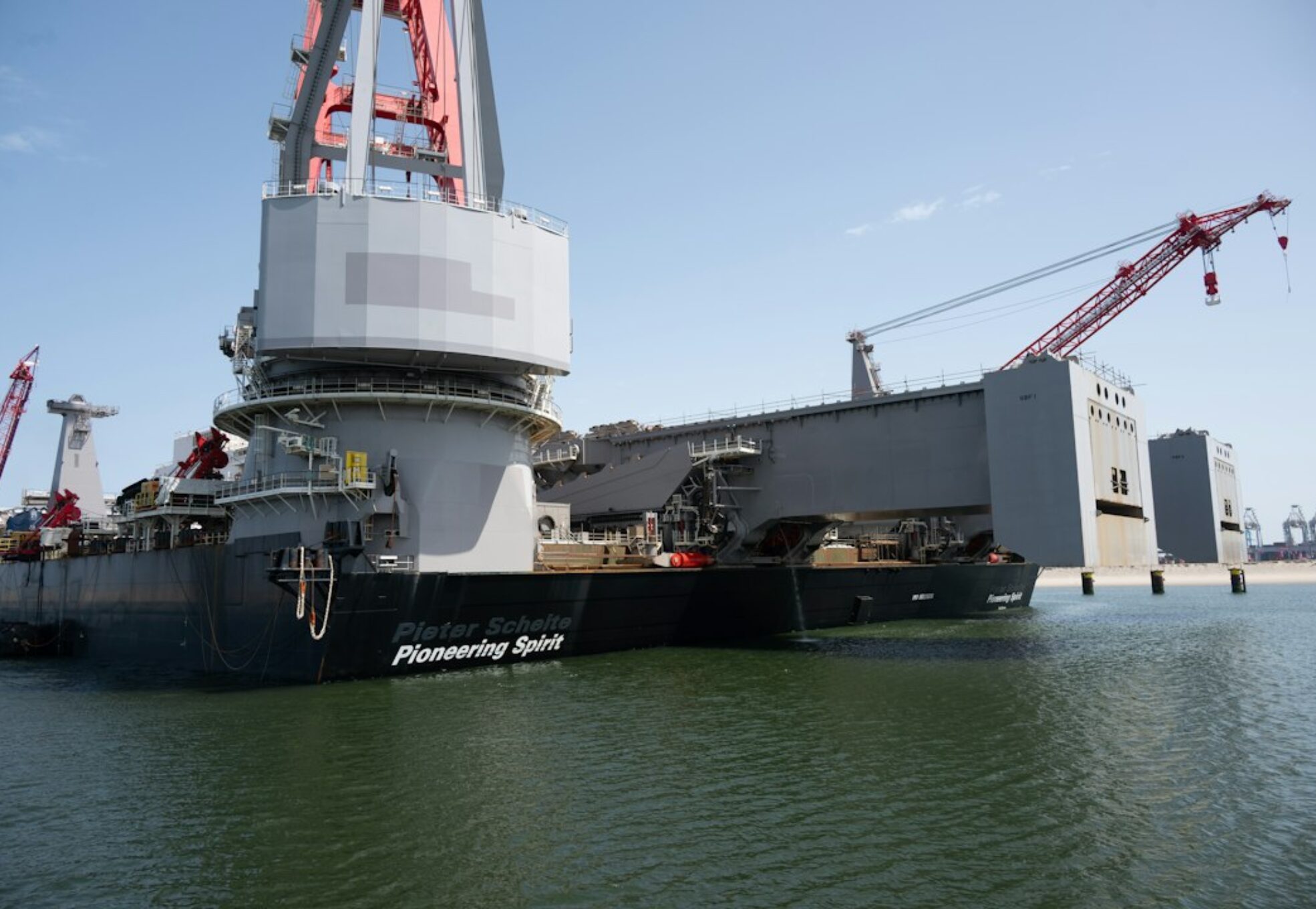 Photo Reusable Heavy-Lift Launch Vehicles