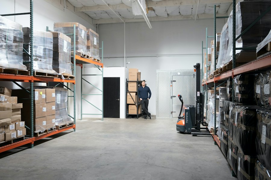 Photo Augmented Reality for Smart Warehousing