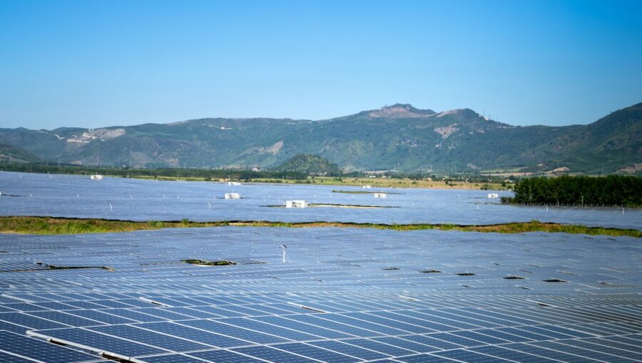 Photo Floating Solar Farms