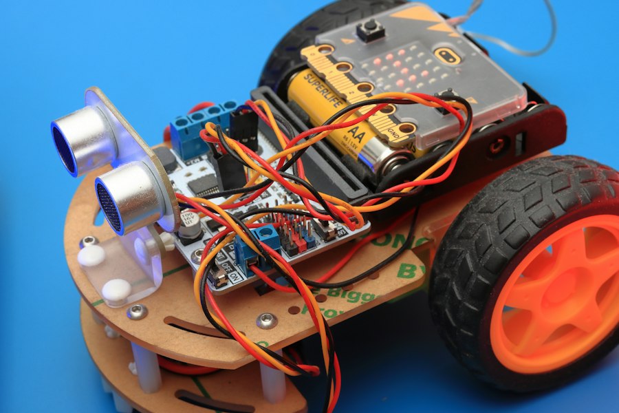 Autonomous Systems and Robotics Engineering: Key Qualifications for Modern Roles 2 Photo Robotics Engineering