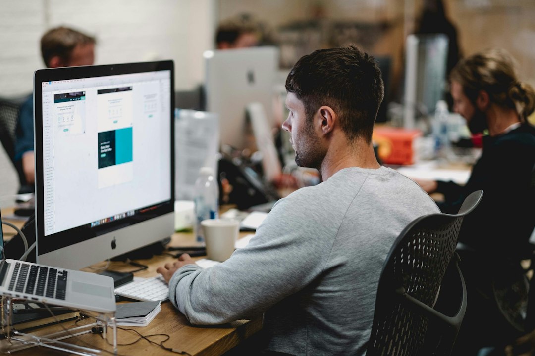 Photo freelance vs full-time tech careers comparison