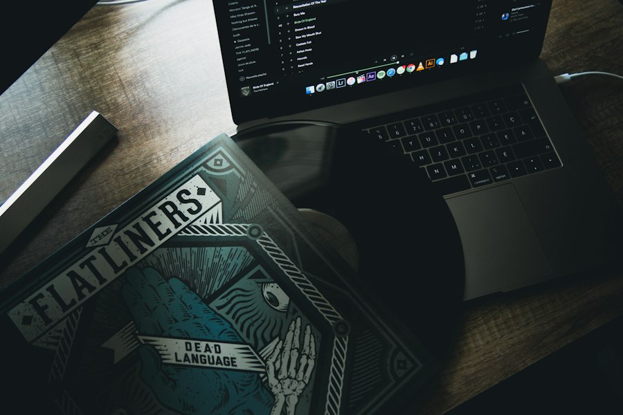 Photo freelance vs full-time tech careers comparison