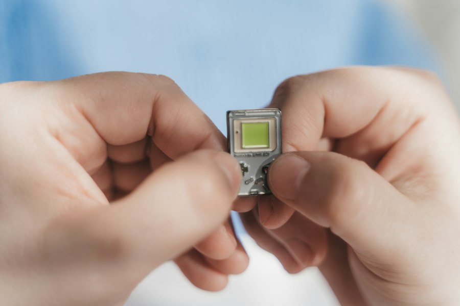 Implantable Drug Delivery Microchips: Remote-Controlled Precision Dosing Systems 2 Photo implantable drug delivery microchip