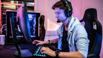 Photo cloud gaming edge computing latency mitigation