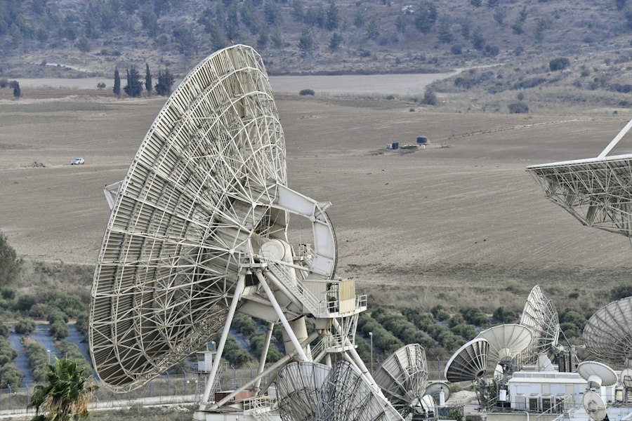 Satellite-to-cell connectivity 3GPP NTN standards