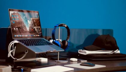Photo cloud-assisted rendering portable headsets edge servers
