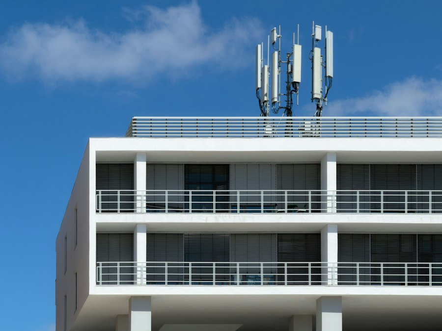 Open RAN Architecture: Challenges and Strategic Benefits for Telecom Operators 2 Photo Open RAN architecture telecom benefits challenges