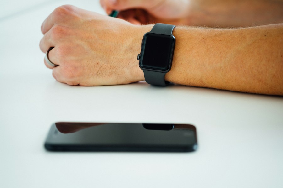 Photo continuous cortisol tracking wearable