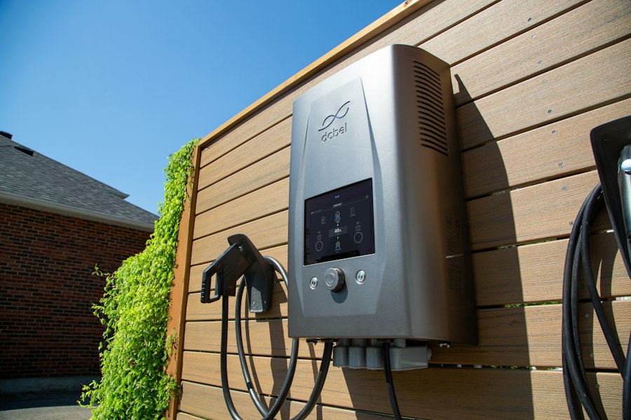 Integrating Home Energy Storage and Bi-Directional EV Charging Networks 2 Photo Home energy storage bi-directional EV charging integration