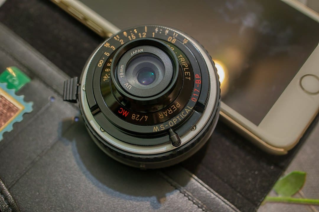 Photo Micro-OLED pancake lens mixed reality display