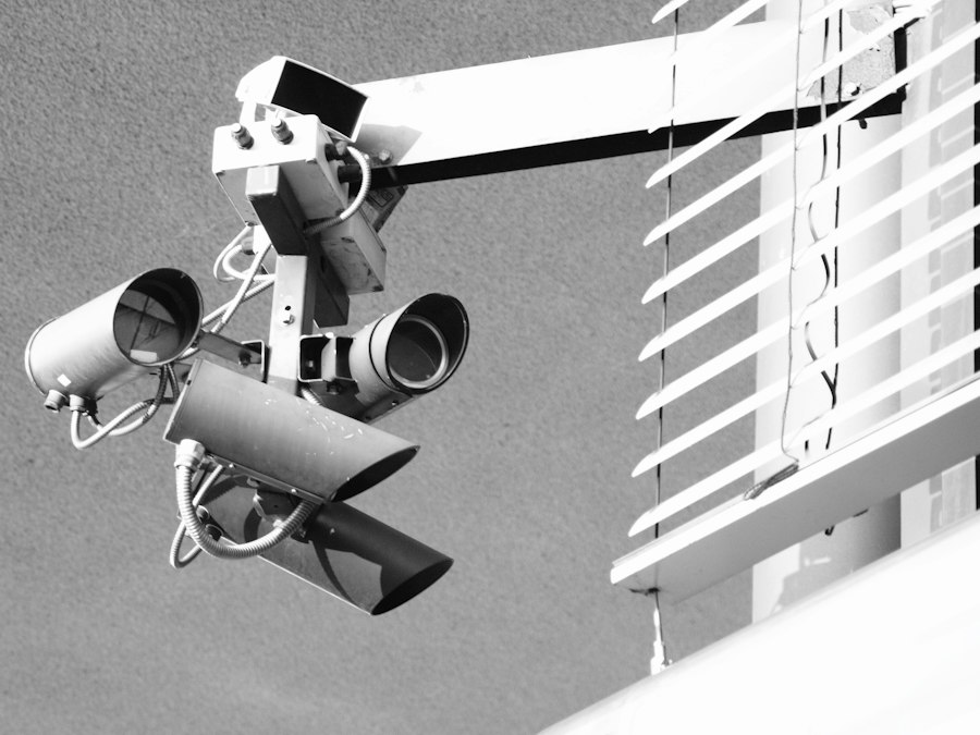 Photo Millimeter Wave Presence Sensors vs PIR Motion Detectors